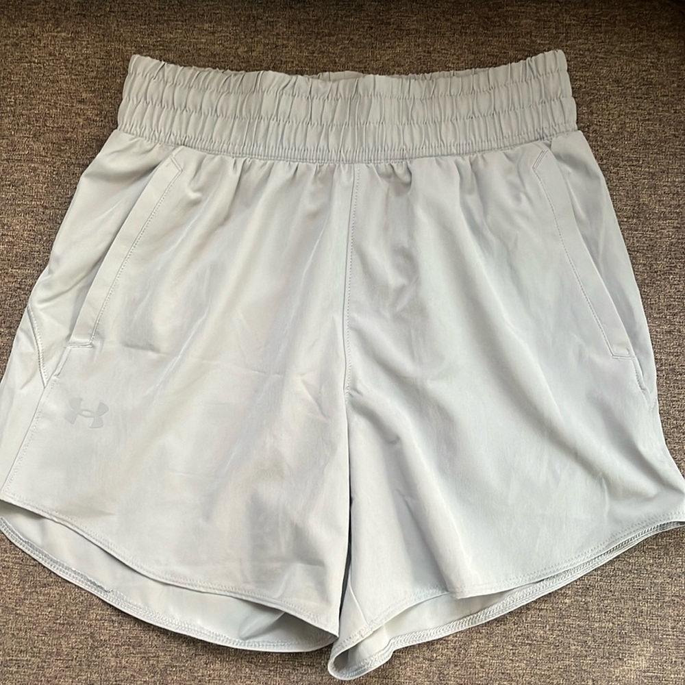 Under Armour Women’s Flex Woven Shorts 5in